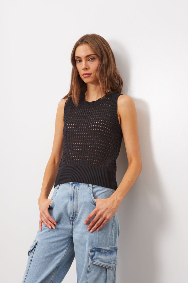 Sleeveless top Made with a soft, breathable cotton blend, this sleeveless top features a round neck and delicate perforated knit design. Available in white and in black, this timeless piece will elevate any outfit. 