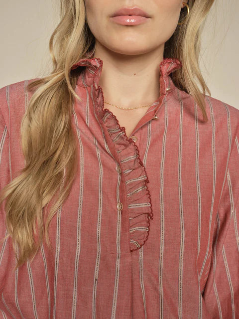 from Mos Mosh. Elegant blouse, designed in a regular fit with charming frill detailing along the neckline and placket. Crafted from a stunning fabric adorned with shimmering stripes that catch the light beautifully.