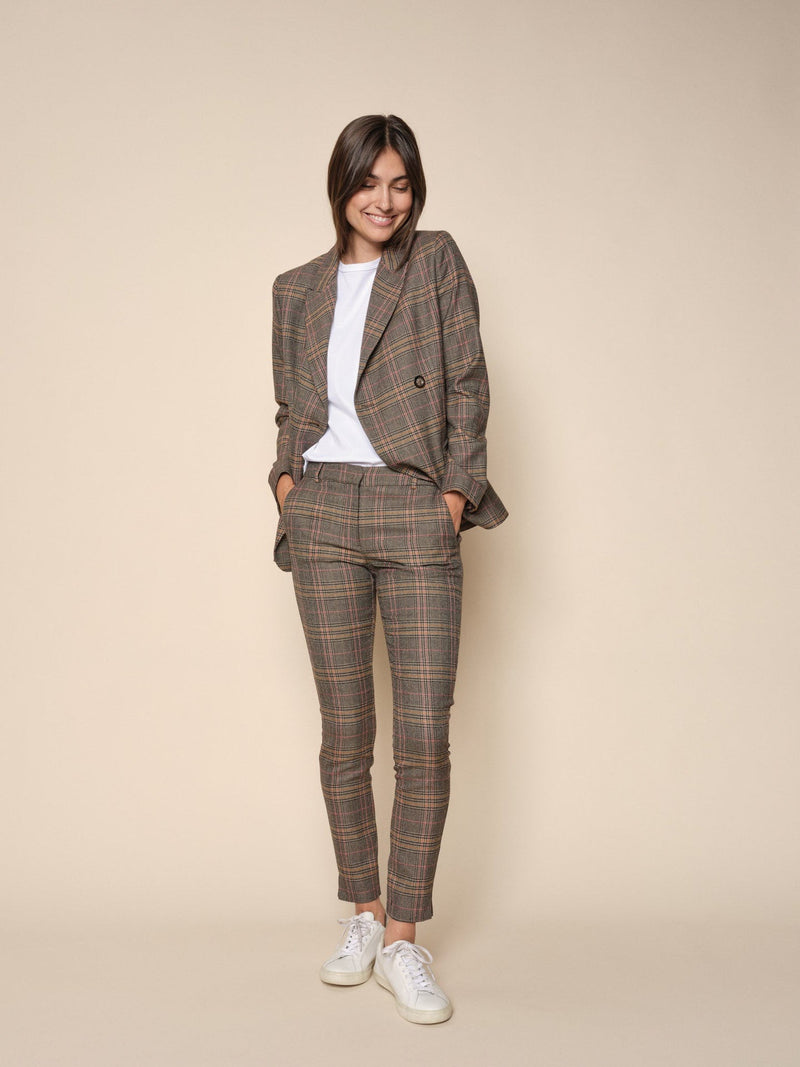 Mos Mosh Abbey ansini pant. These check pants are tailored to look smart but feel relaxed. Cut in a regular fit with mid-rise and designed with concealed button and zip fastening. We like them styled with a casual tee or a crisp shirt for a chic modern look.